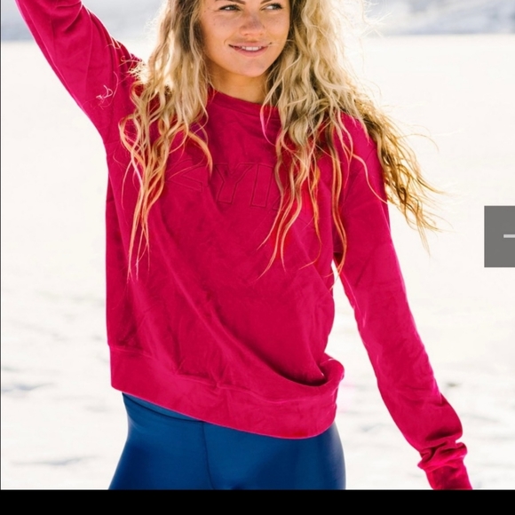 ZYIA Sweaters - NWT ZYIA Active sz M fuchsia velvet sweatshirt